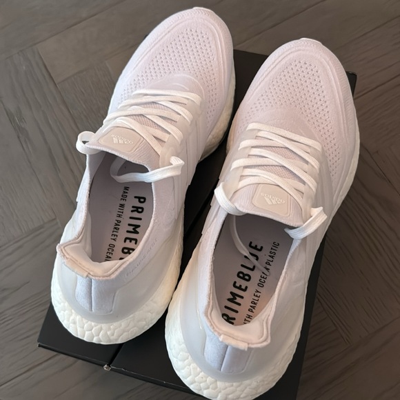 Adidas Ultraboost White Size 9 - Picture 2 of 5